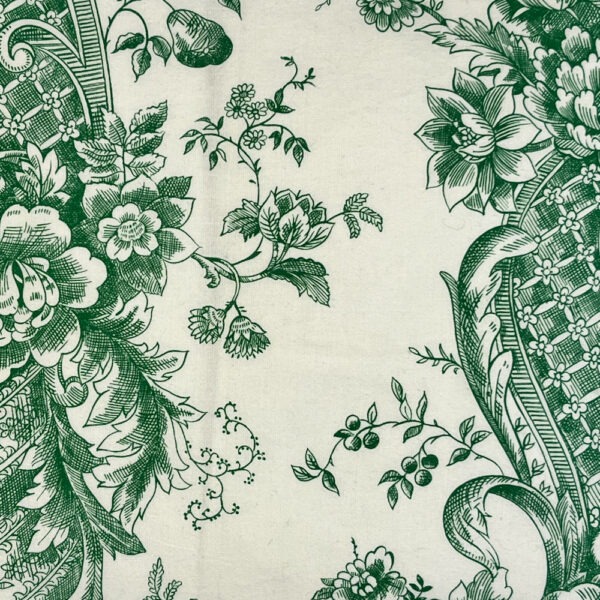 Detail Stoff, grünes florales Muster auf weißem Grund.